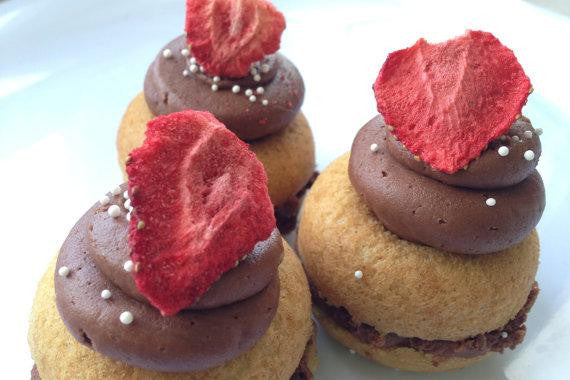 Vegan Strawberry Spongecake Mini Cake Donuts